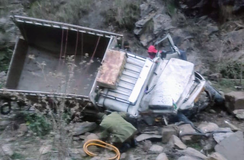 '2 died, 1 injured after Cattle carrying vehicle fell into gorge in Doda'